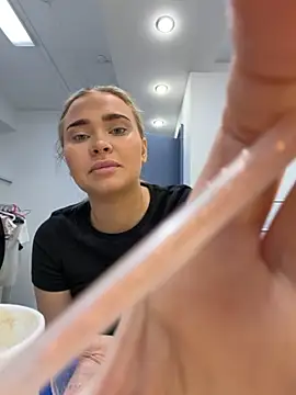 MonicaWestt online show from 7, 4, 2026