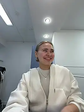 Snapshot of MonicaWestt chatting on 24, 4, 2026 MonicaWestt online show from 24, 4, 2026