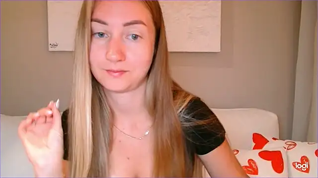 Snapshot of BluueSilk chatting on 9, 10, 2025 BluueSilk online show from 9, 10, 2025