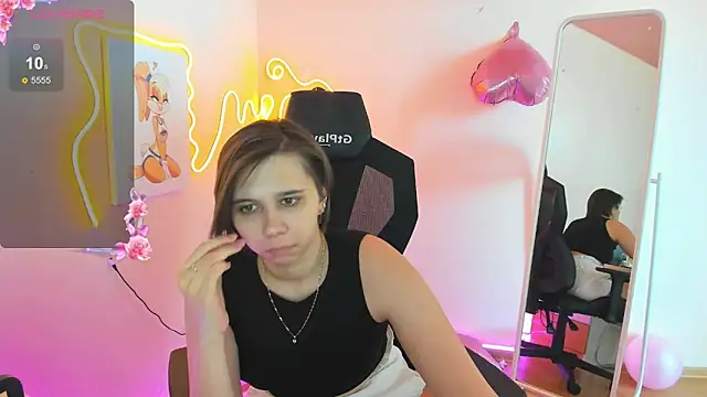 Scarlet Sirenn online show from 2, 2, 2026