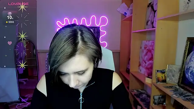 Scarlet Sirenn online show from 7, 2, 2026