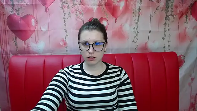 Snapshot of LilianaShine chatting on 8, 5, 2026 LilianaShine online show from 8, 5, 2026