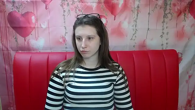 Snapshot of LilianaShine chatting on 6, 5, 2026 LilianaShine online show from 6, 5, 2026