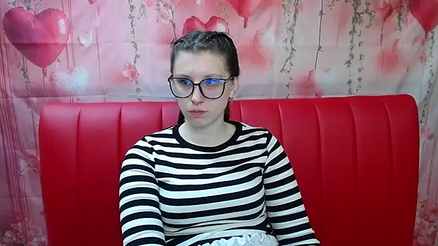 Snapshot of LilianaShine chatting on 28, 4, 2026 LilianaShine online show from 28, 4, 2026