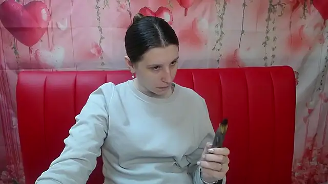 Snapshot of LilianaShine chatting on 5, 5, 2026 LilianaShine online show from 5, 5, 2026