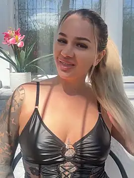 sexybatwomen33 online show from 8, 4, 2026