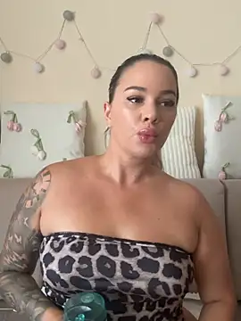 sexybatwomen33 online show from 27, 6, 2026