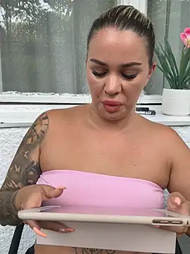 sexybatwomen33 online show from 2, 7, 2026