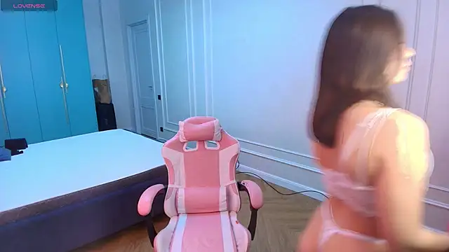 millaa bella online show from 19, 4, 2026