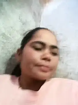Snapshot of Sunali_Bendre chatting on 7, 5, 2026 Sunali Bendre online show from 7, 5, 2026
