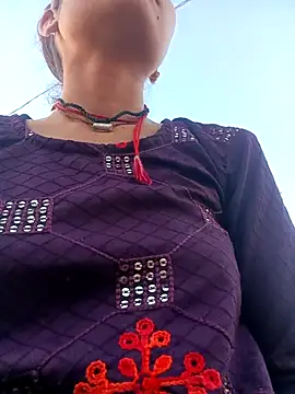 Snapshot of Sunali_Bendre chatting on 24, 4, 2026 Sunali Bendre online show from 24, 4, 2026