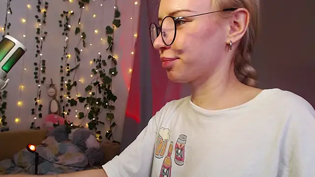 Mia  Jensen online show from 31, 3, 2026