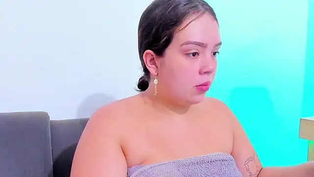 Emely pregnantt online show from 24, 2, 2026