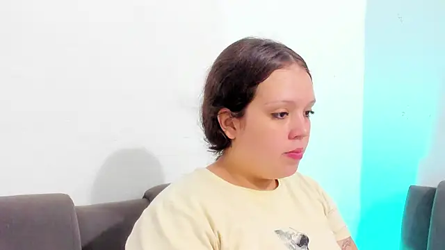 Emely pregnantt online show from 31, 1, 2026