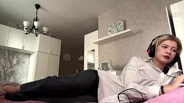 LadyFoxLove online show from 5, 3, 2026