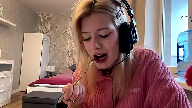 LadyFoxLove online show from 8, 2, 2026