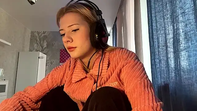 LadyFoxLove online show from 6, 3, 2026