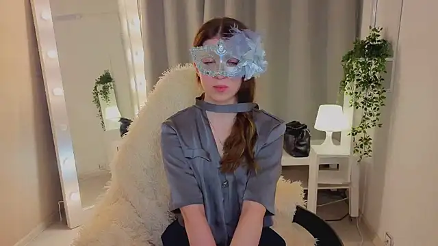 LunarDreamm online show from 12, 3, 2026