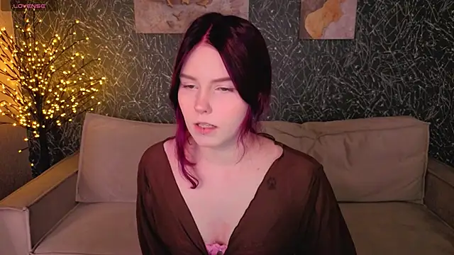 Julia Anis online show from 7, 4, 2026