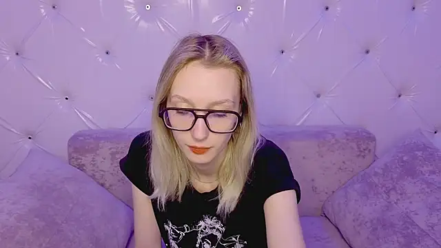 Akiro Kim7 online show from 17, 2, 2026