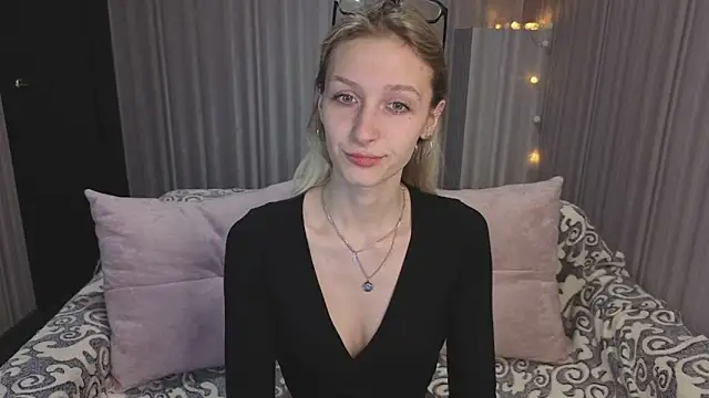 Akiro Kim7 online show from 11, 2, 2026