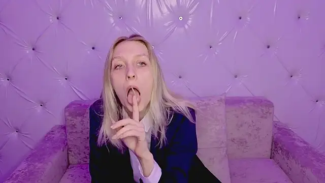 Akiro Kim7 online show from 6, 3, 2026