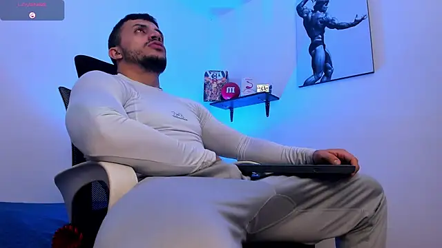LiamReigns  online show from 18, 6, 2026