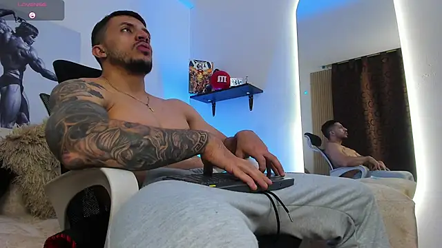 LiamReigns  online show from 14, 7, 2026