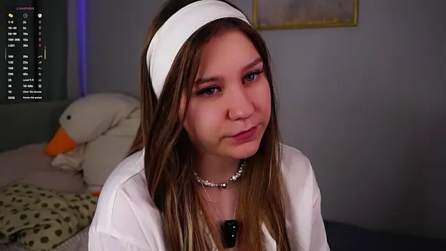 ShantellAngulo online show from 5, 4, 2026