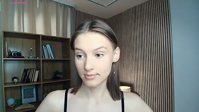 Snapshot of LianneBynon chatting on 13, 7, 2026 LianneBynon online show from 13, 7, 2026