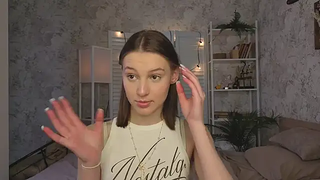 Snapshot of LianneBynon chatting on 6, 7, 2026 LianneBynon online show from 6, 7, 2026