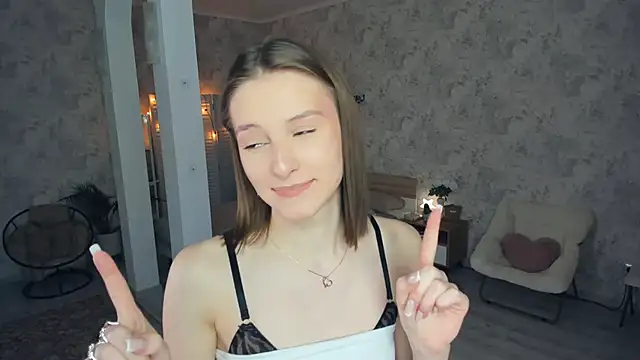 Snapshot of LianneBynon chatting on 10, 6, 2026 LianneBynon online show from 10, 6, 2026