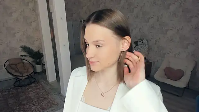 LianneBynon online show from 13, 4, 2026