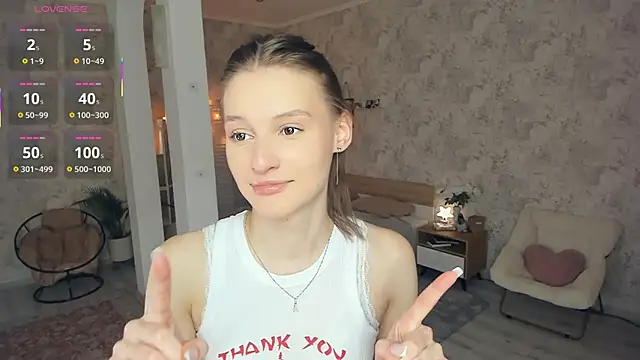 Snapshot of LianneBynon chatting on 8, 6, 2026 LianneBynon online show from 8, 6, 2026