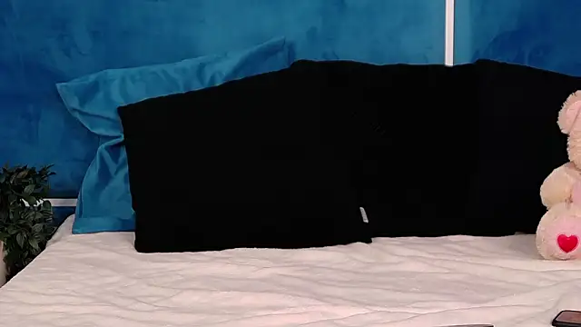 EllaBubbles online show from 7, 2, 2026