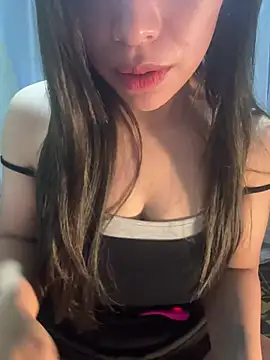 QuynhAnh 2k1 online show from 4, 3, 2026