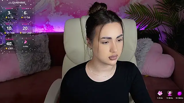 OliviaMoore  online show from 5, 3, 2026