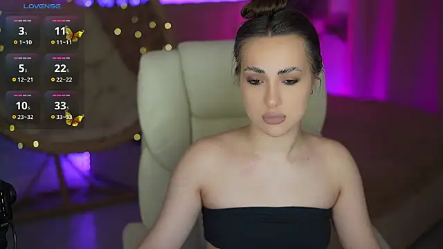 OliviaMoore  online show from 11, 3, 2026