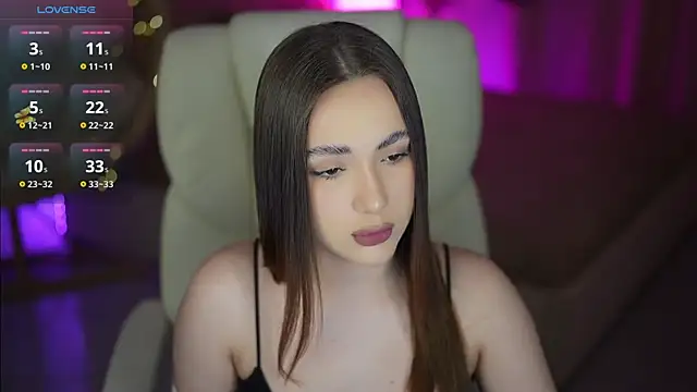 OliviaMoore  online show from 19, 4, 2026