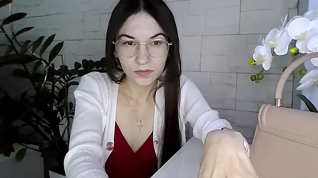 JuliaLovely online show from 13, 2, 2026