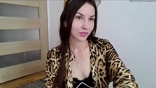 JuliaLovely online show from 7, 5, 2026
