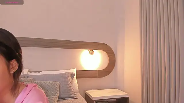 Snapshot of Violeta_sum chatting on 13, 5, 2026 Violeta sum online show from 13, 5, 2026