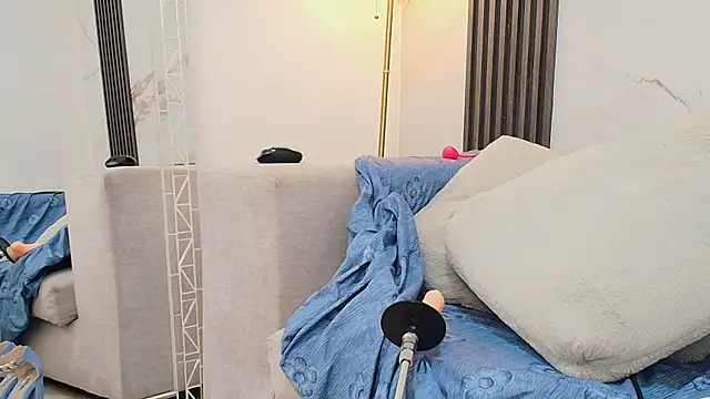 EmmaLebrun online show from 12, 2, 2026