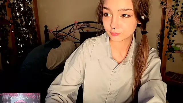 Snapshot of HoneyComfy chatting on 3, 6, 2026 HoneyComfy online show from 3, 6, 2026