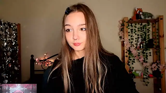 Snapshot of HoneyComfy chatting on 14, 5, 2026 HoneyComfy online show from 14, 5, 2026