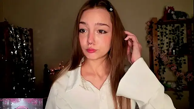 Snapshot of HoneyComfy chatting on 22, 5, 2026 HoneyComfy online show from 22, 5, 2026