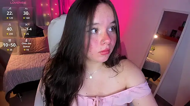 Snapshot of Raven_sweeteyes chatting on 5, 5, 2026 Raven sweeteyes online show from 5, 5, 2026