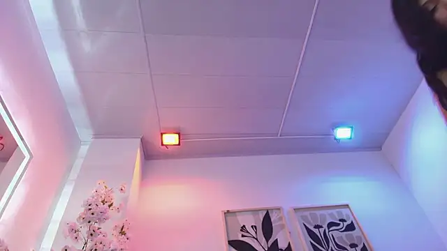 Maddie T18 online show from 28, 2, 2026