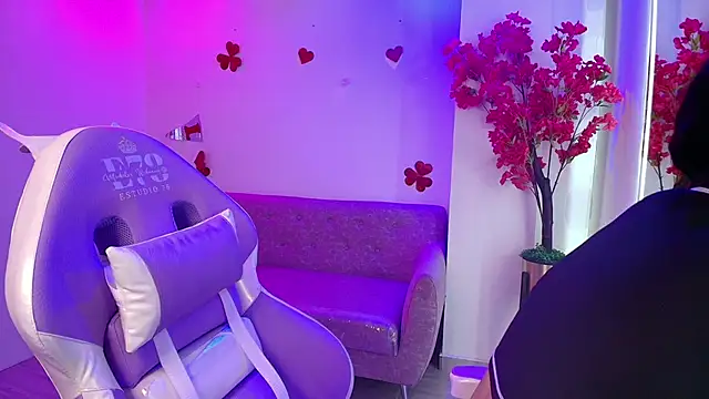 Maddie T18 online show from 25, 2, 2026