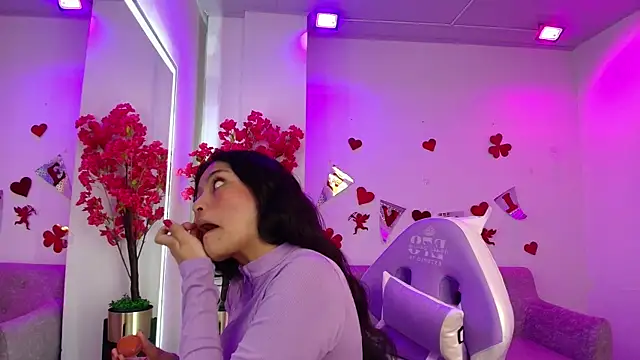 Maddie T18 online show from 17, 2, 2026